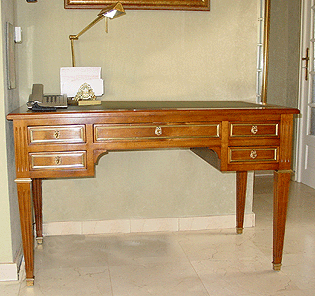 Bureau Louis XVI en merisier