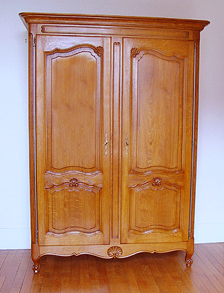 Armoire Louis XV en chêne