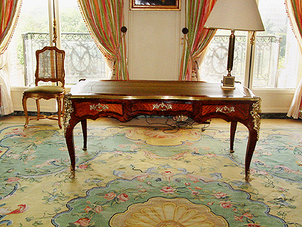 Bureau Louis XV PIERRE GARNIER bois de rose-bois de violette ministre