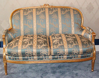 Petit salon Louis XVI à la Reine doré à la feuille