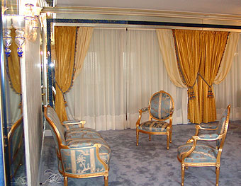 Petit salon Louis XVI à la Reine doré à la feuille