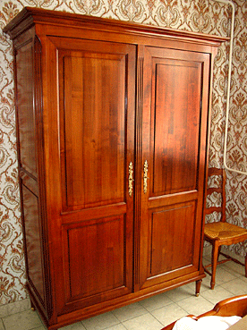 Armoire Louis XVI merisier massif