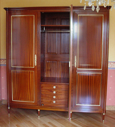 Armoire Louis XVI en acajou massif